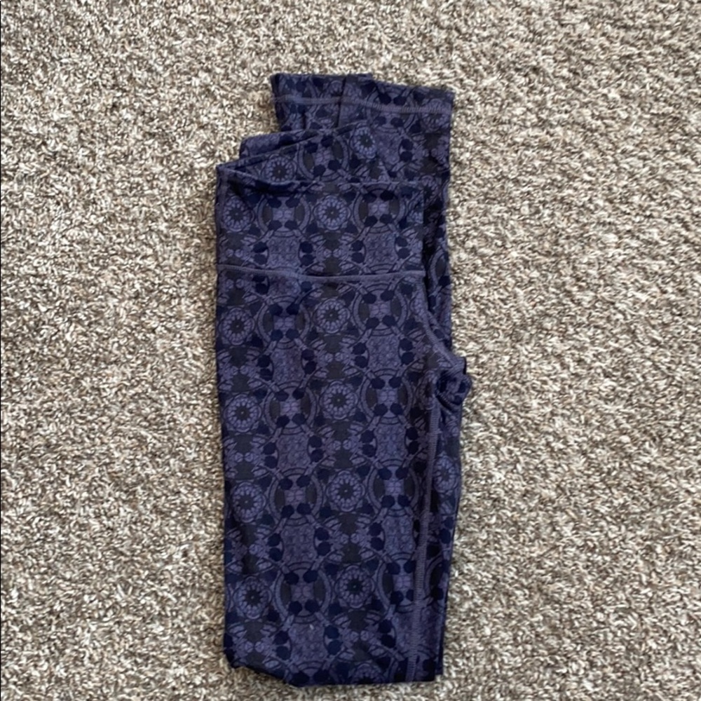 LuLuLemon mid rise leggings size 4